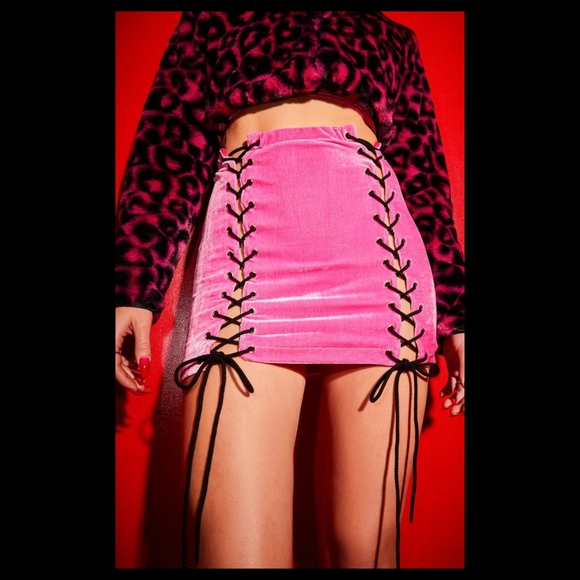 💋DOLLSKILL CAKED UP VELOUR LACE UP MINSKIRT!!! - Picture 2 of 9